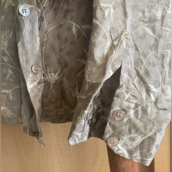 Cream/tan/grey/white silk button up top - Picture 4 of 5